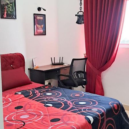 The Red Room Alanis Residence Sepang Exterior foto