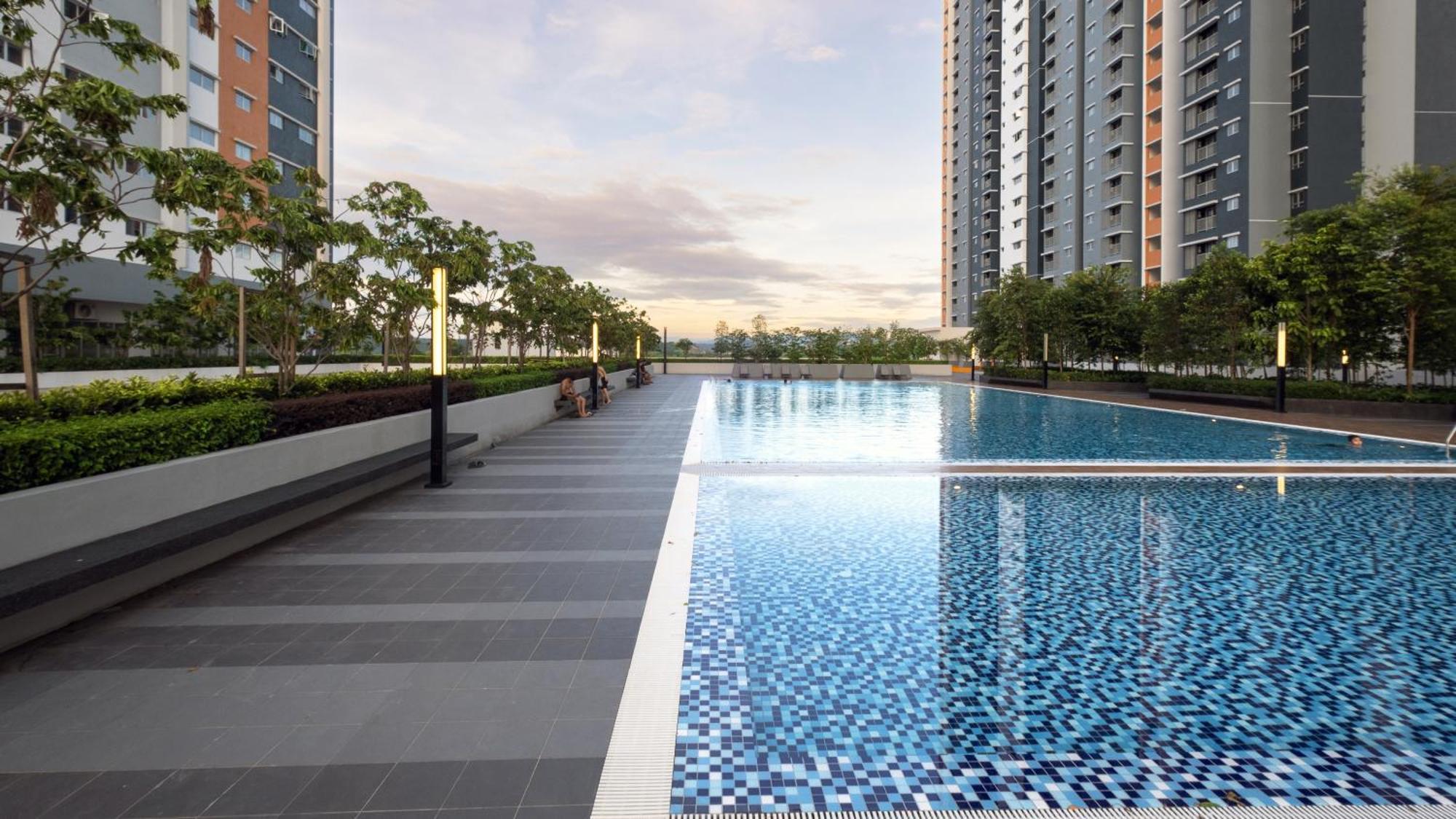The Red Room Alanis Residence Sepang Exterior foto