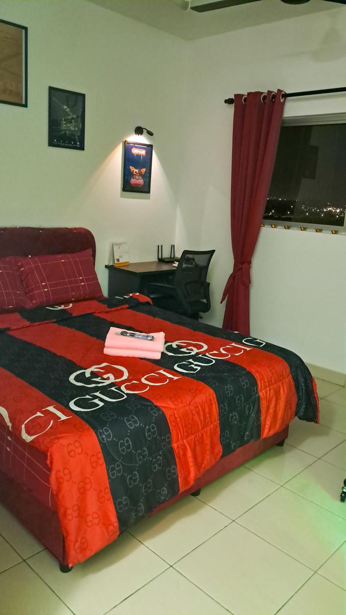 The Red Room Alanis Residence Sepang Exterior foto