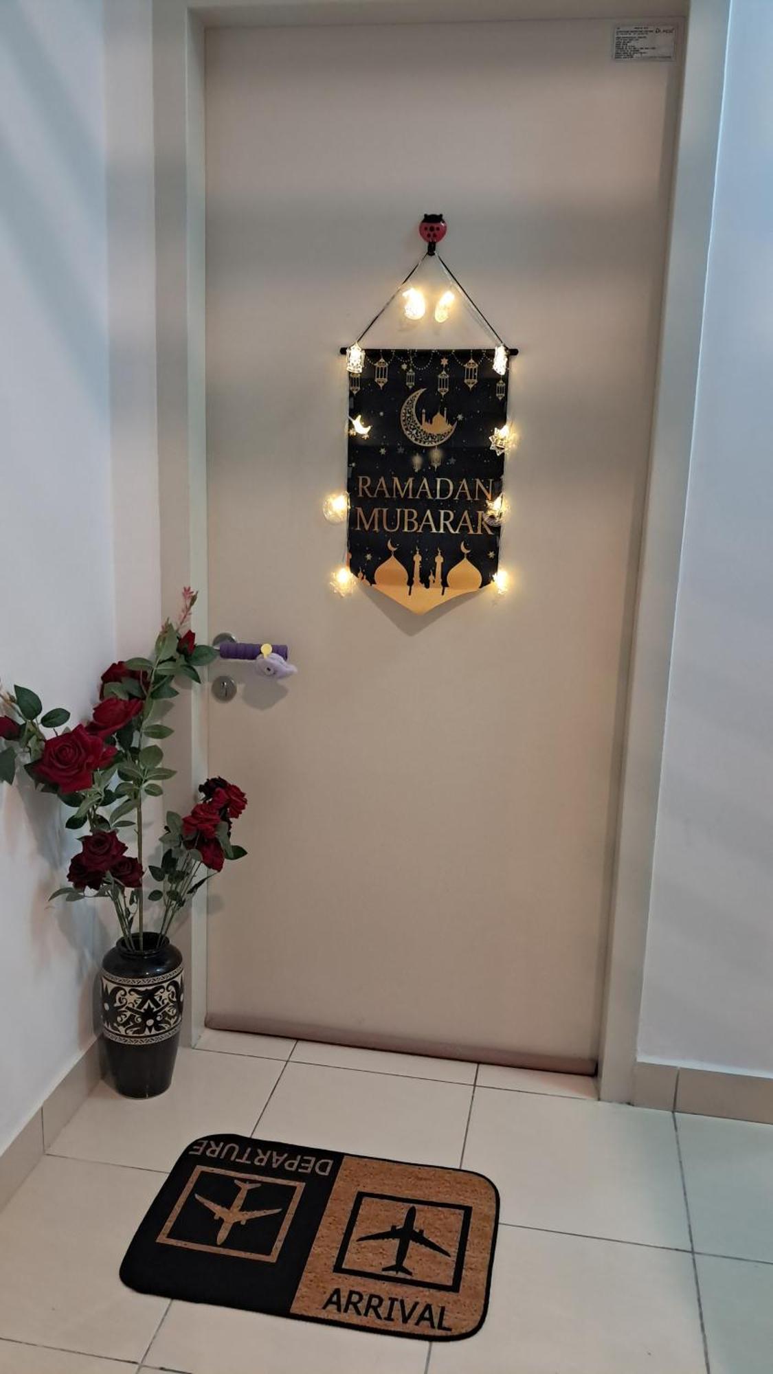 The Red Room Alanis Residence Sepang Exterior foto